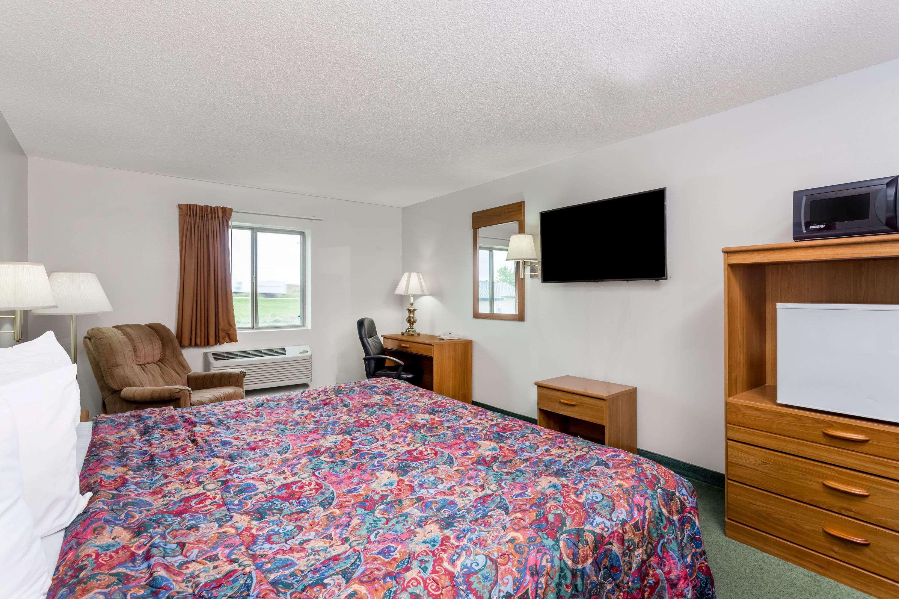 Days Inn By Wyndham Manchester Extérieur photo