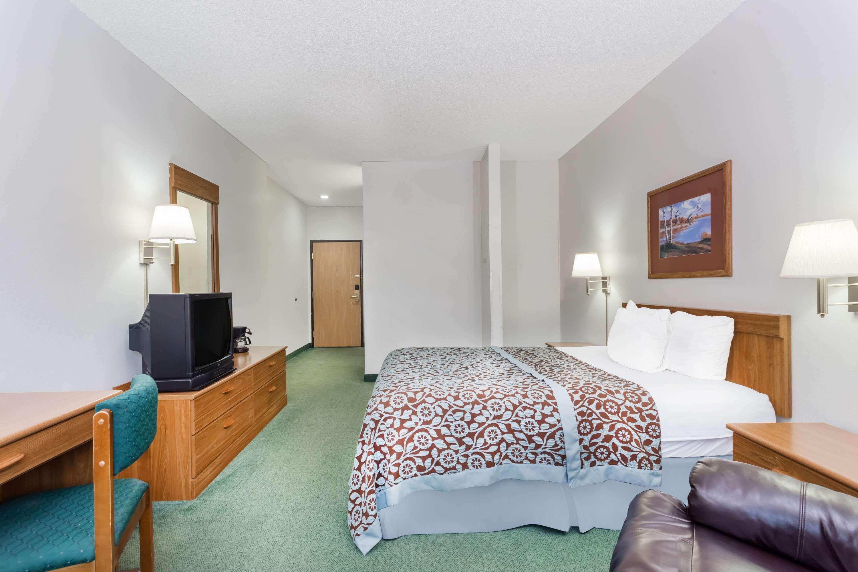 Days Inn By Wyndham Manchester Extérieur photo