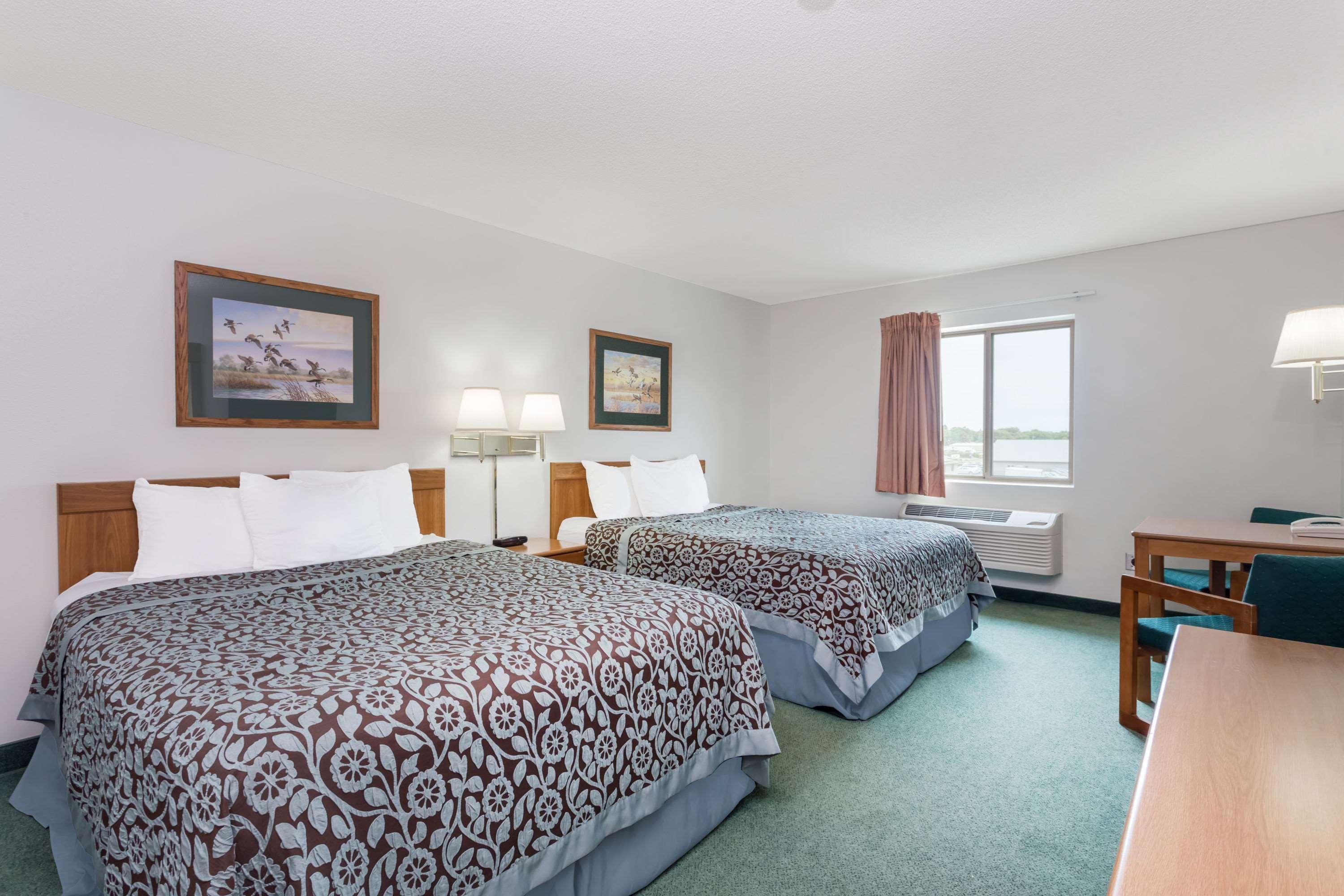 Days Inn By Wyndham Manchester Extérieur photo