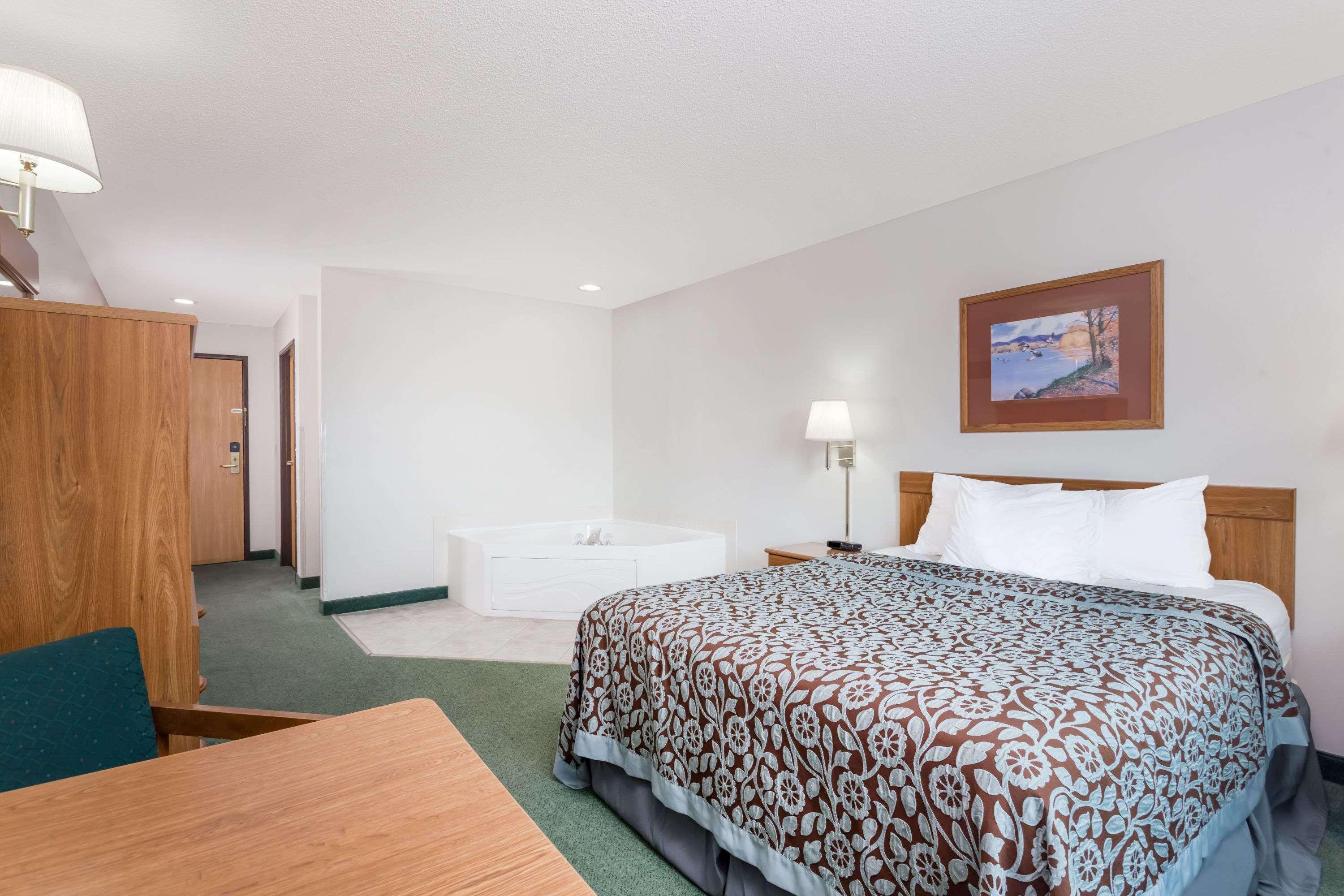 Days Inn By Wyndham Manchester Extérieur photo