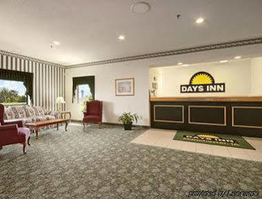 Days Inn By Wyndham Manchester Extérieur photo